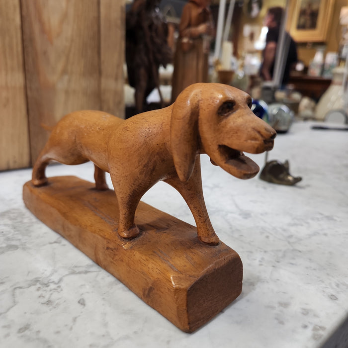 WOOD CARVING OF A DOG