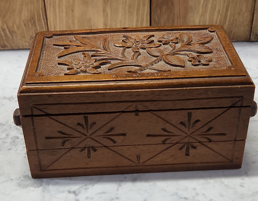 ARTICULATED CARVED BOX