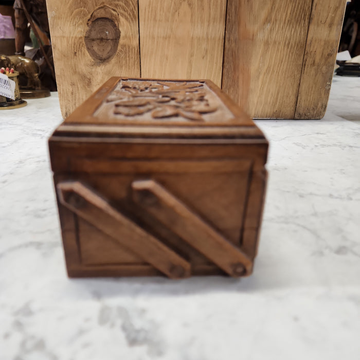 ARTICULATED CARVED BOX