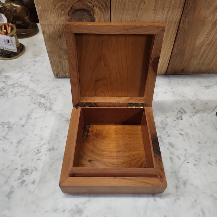 CEDAR BOX WITH SILVER/STONE INLAY