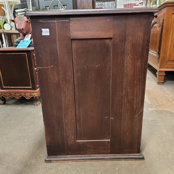 SMALL MAHOGANY SQUARE PEDESTAL