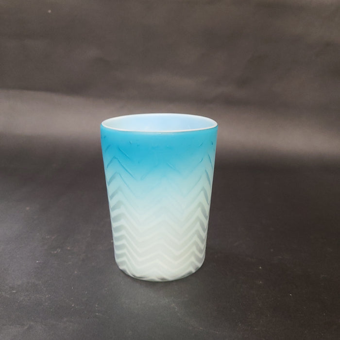 ZIG ZAG BLUE AND WHITE SATIN GLASS TUMBLER