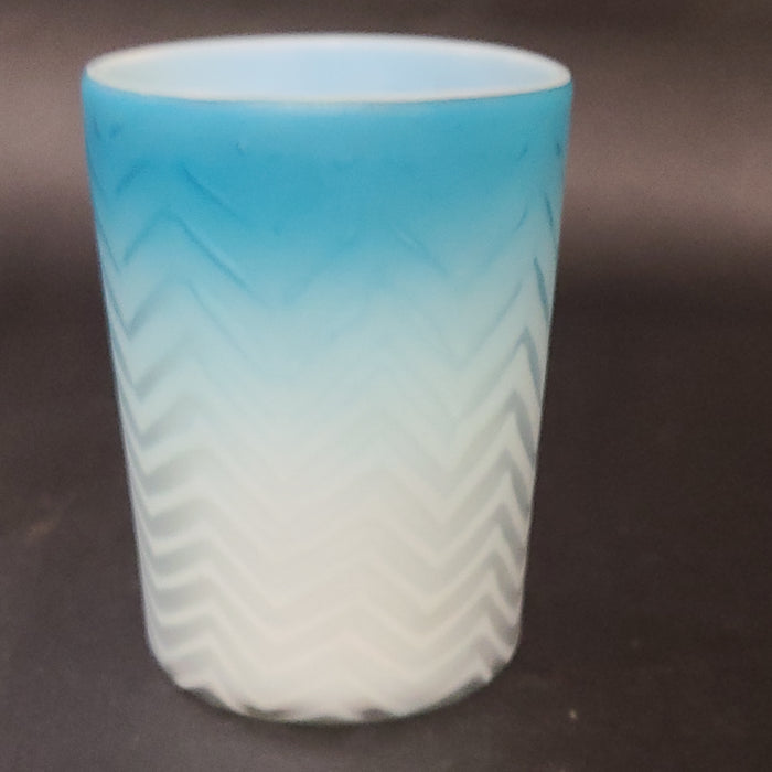 ZIG ZAG BLUE AND WHITE SATIN GLASS TUMBLER