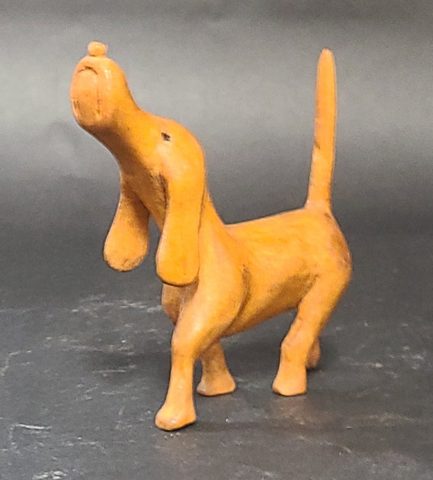 WOOD DOG WITH NOSE IN AIR