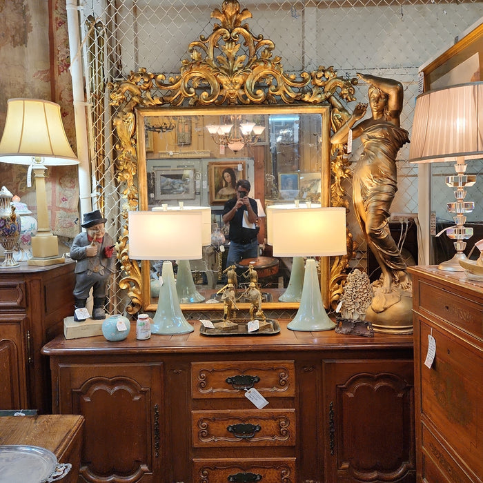 LARGE 19TH CENTURY GILT GESSO AND WOOD MIRROR WITH GRIFFINS AND MASK PEDIMENT