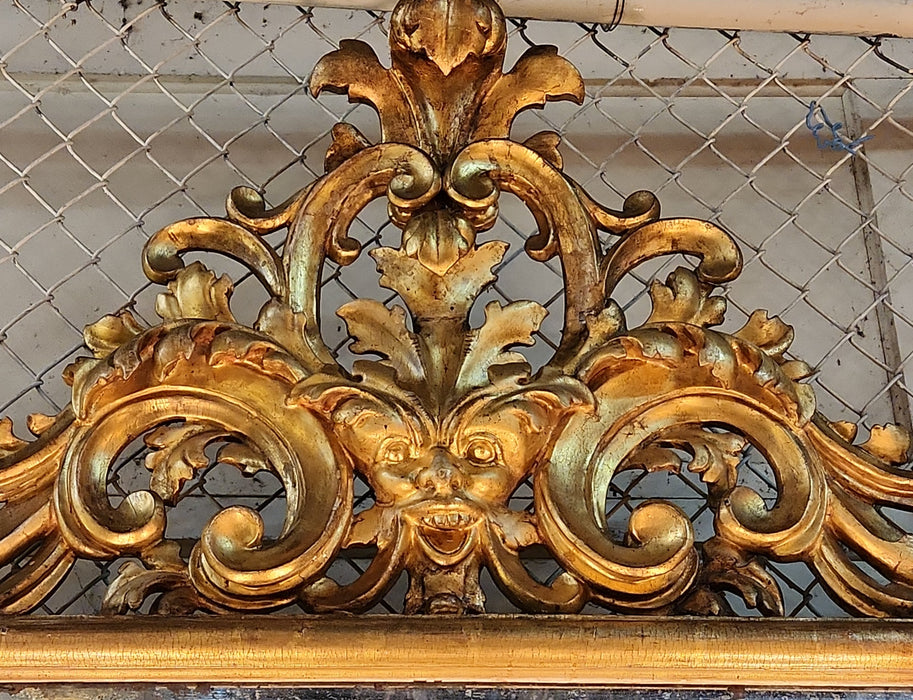 LARGE 19TH CENTURY GILT GESSO AND WOOD MIRROR WITH GRIFFINS AND MASK PEDIMENT