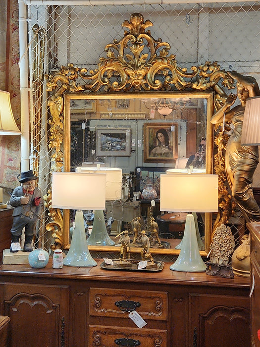 LARGE 19TH CENTURY GILT GESSO AND WOOD MIRROR WITH GRIFFINS AND MASK PEDIMENT