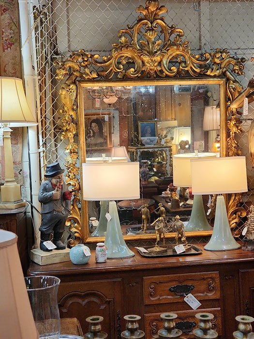 LARGE 19TH CENTURY GILT GESSO AND WOOD MIRROR WITH GRIFFINS AND MASK PEDIMENT