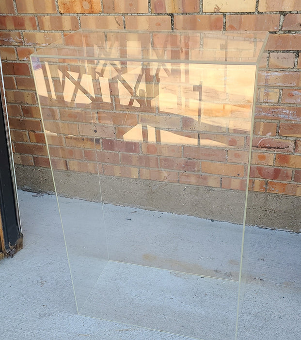 PLEXIGLASS PEDESTAL