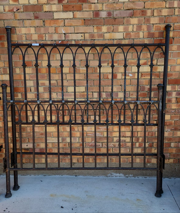 QUEEN SIZE TUBULAR IRON BED