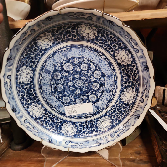 EARLY BLUE AND WHITE CHINESE CHARGER