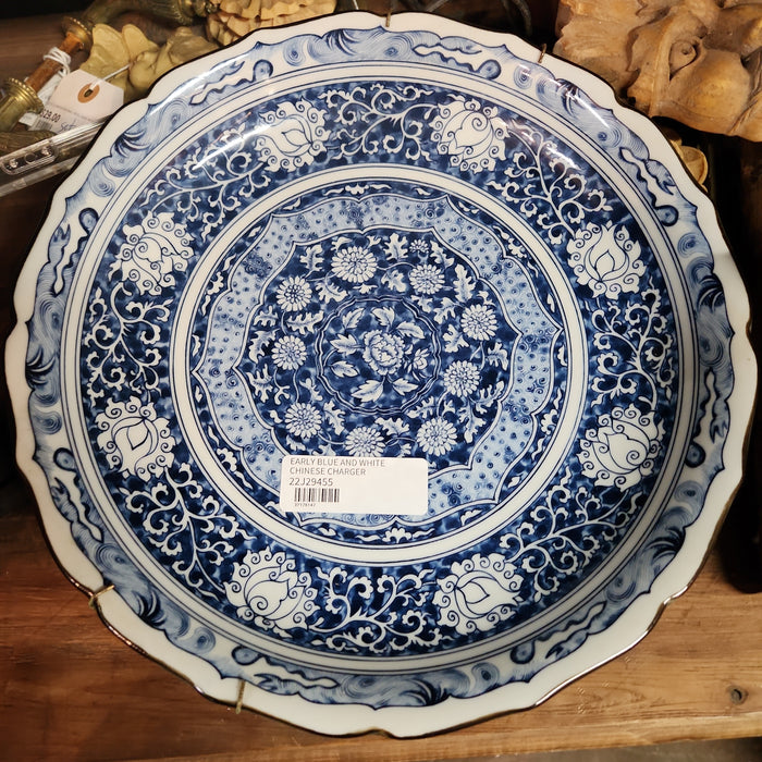 EARLY BLUE AND WHITE CHINESE CHARGER