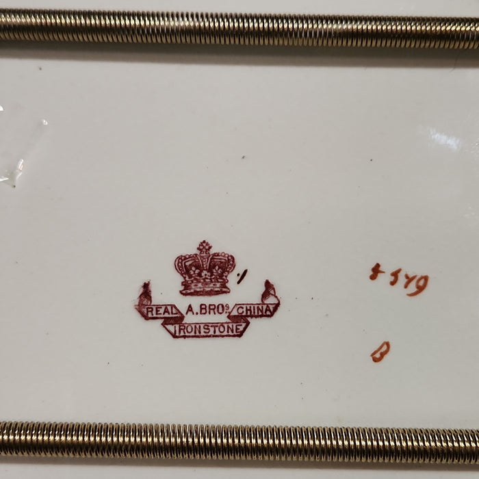 ENGLISH IRONSTONE PLATE WITH JAPANESE VASE AND GILT TRIM