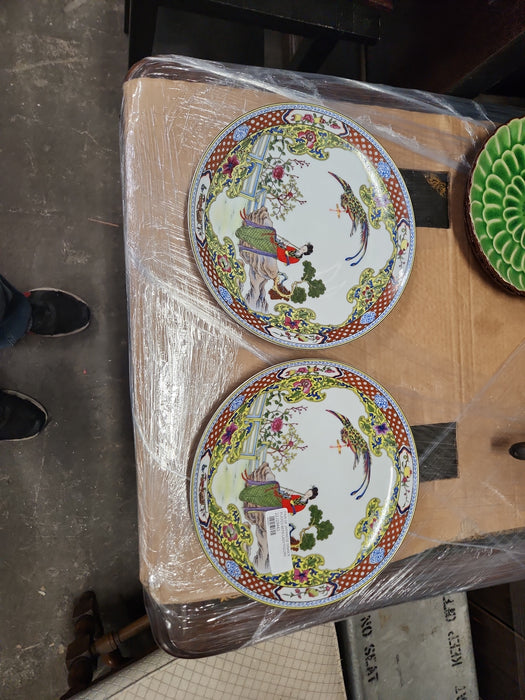 PAIR OF JAPANESE DINNER PLATES WITH LADY FIGURE