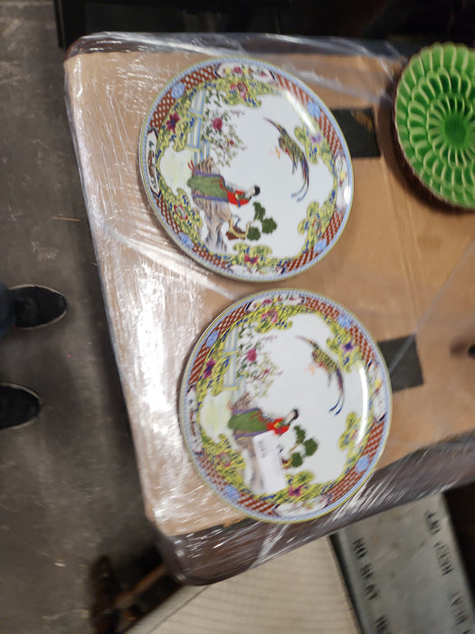 PAIR OF JAPANESE DINNER PLATES WITH LADY FIGURE