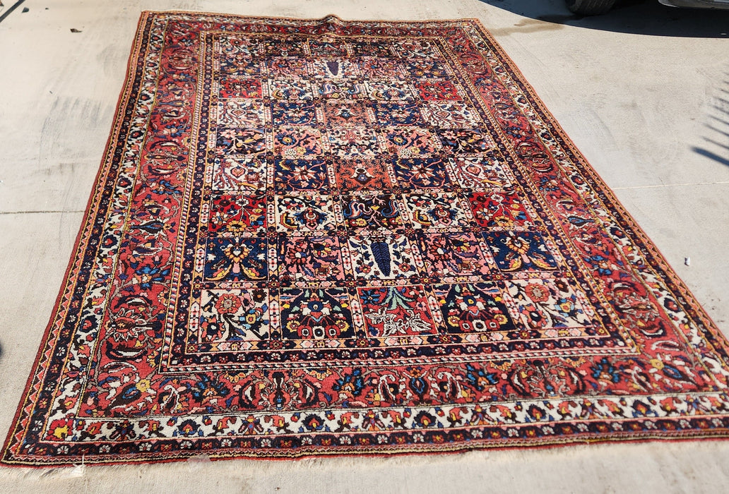 HAND TIED PERSIAN RUG WITH PANED PATTERN