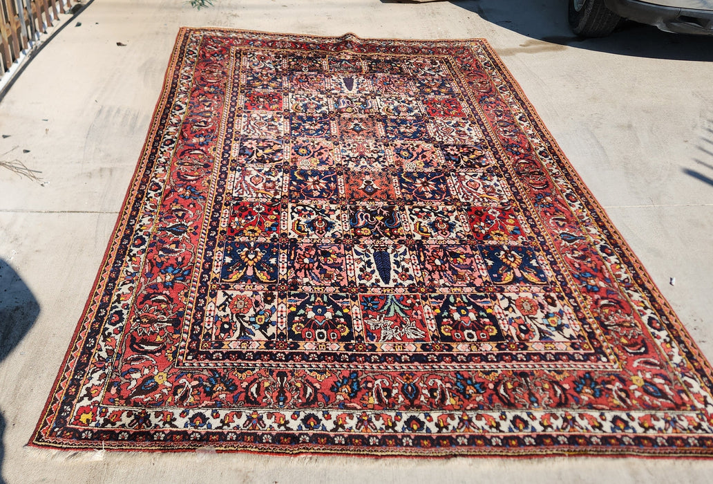 HAND TIED PERSIAN RUG WITH PANED PATTERN