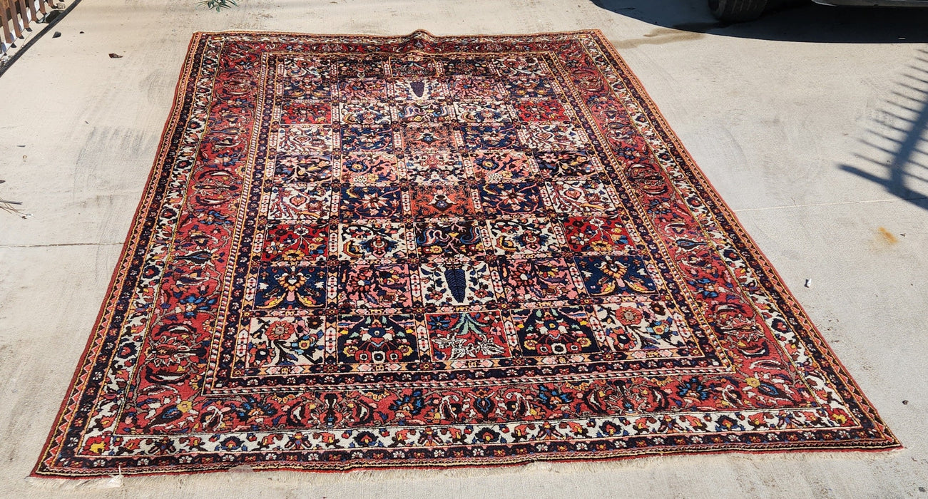 HAND TIED PERSIAN RUG WITH PANED PATTERN