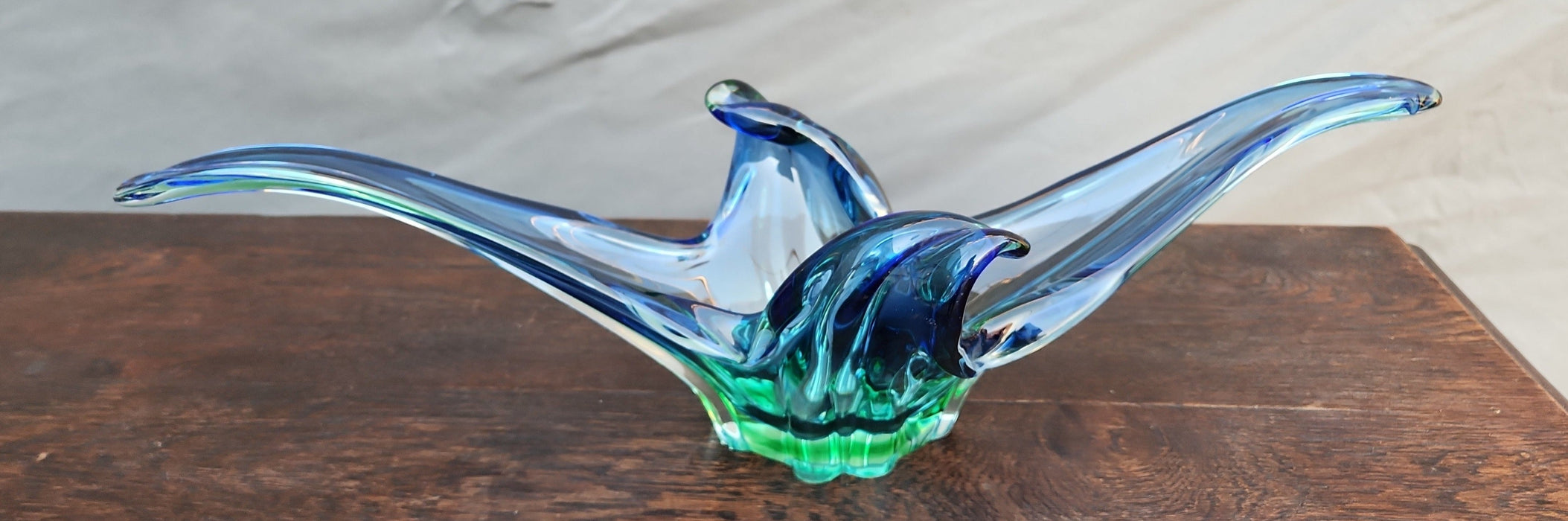 ART GLASS BLUE AND GREEN CENTERPIECE