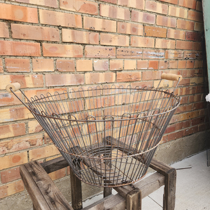 WIRE BASKET WITH WITH WOOD HANDLES