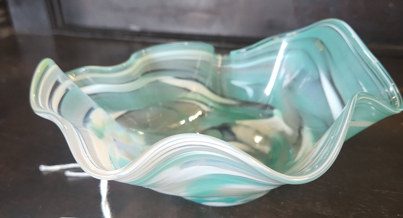 ART GLASS SIGNED RUFFLED DISH