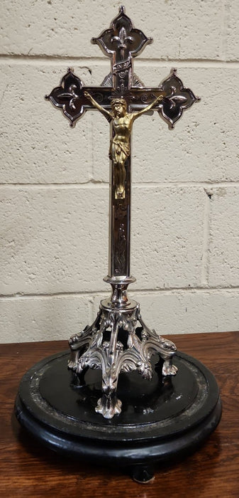 STANDING CHROME CRUCIFIX IN MEDIUM GLASS DOME