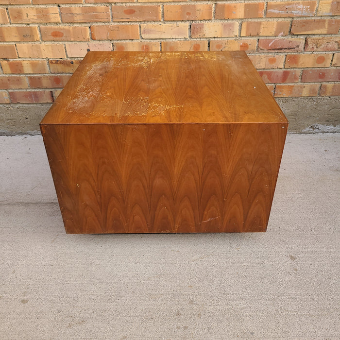 MID CENTURY CUBE