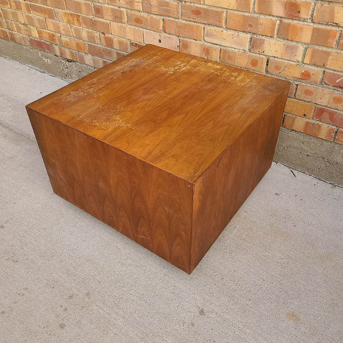 MID CENTURY CUBE