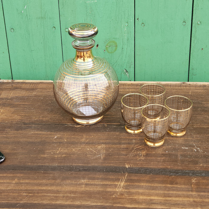 MID CENTURY GOLD GRID PATTERN 5 PIECE DECANTER SET