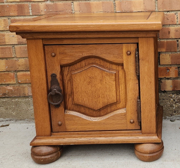 PAIR OF RUSTIC OAK NIGHT STANDS