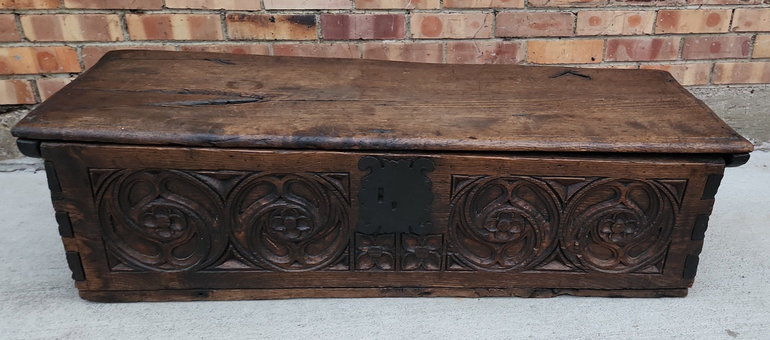 18TH CENTURY CARVED OAK DOVETAILED GOTHIC COFFER