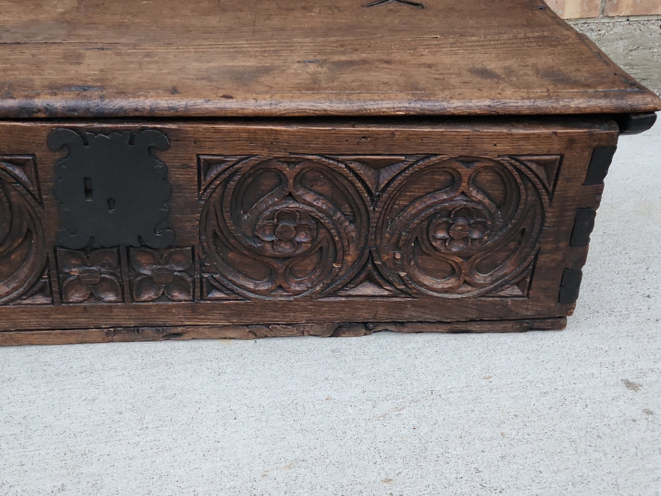 18TH CENTURY CARVED OAK DOVETAILED GOTHIC COFFER