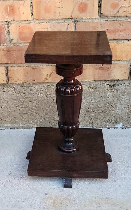 MINIATURE PEDESTAL