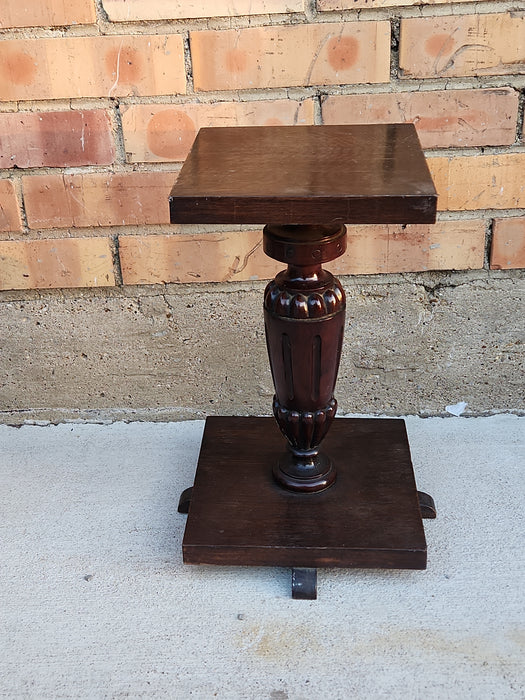 MINIATURE PEDESTAL