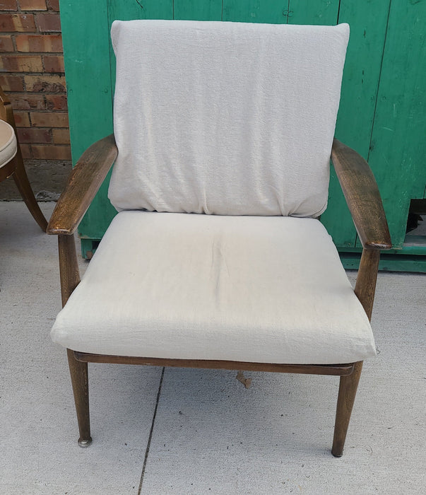 MID CENTURY CHAIR WITH ARMS