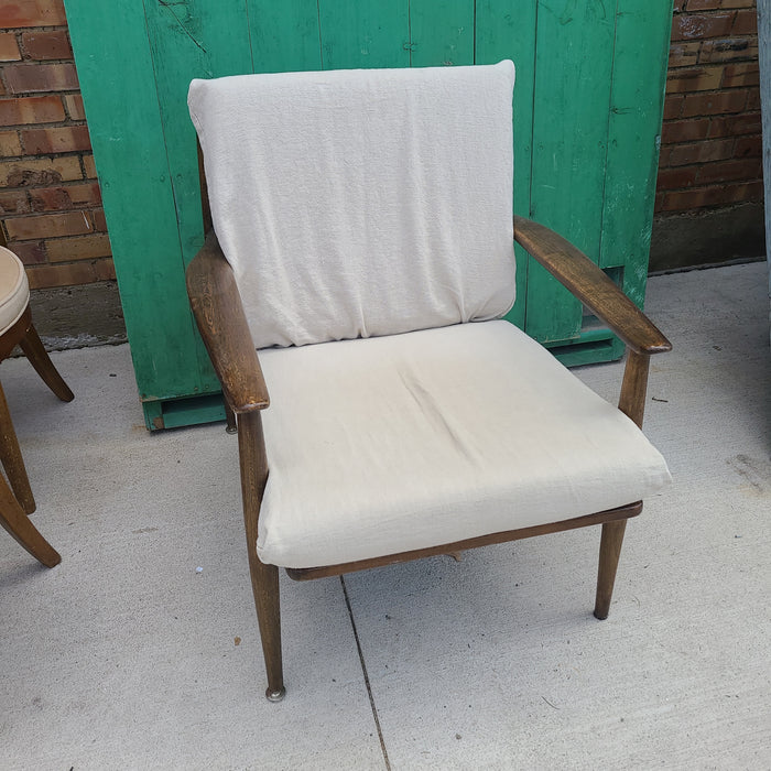 MID CENTURY CHAIR WITH ARMS