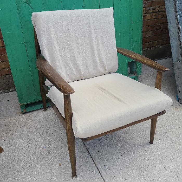 MID CENTURY CHAIR WITH ARMS