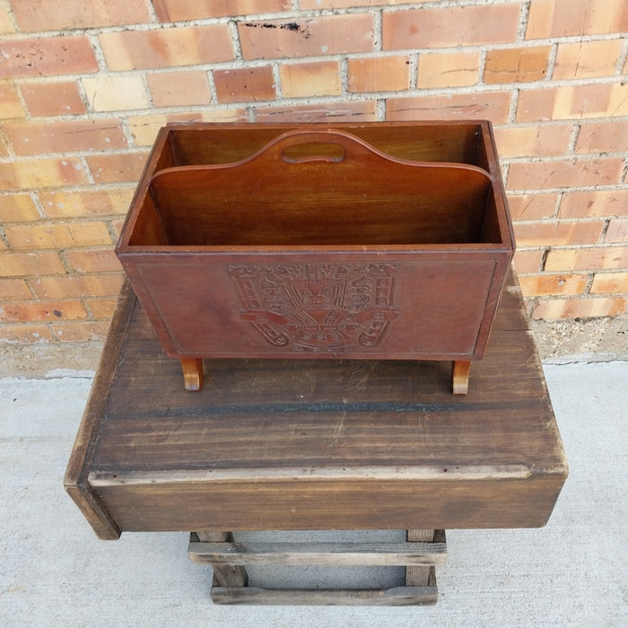 MAGAZINE RACK WITH EMBOSSED LEATHER