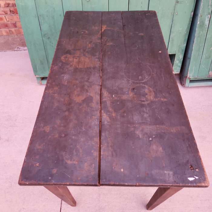 SMALL TAPER LEG EARLY PINE TABLE