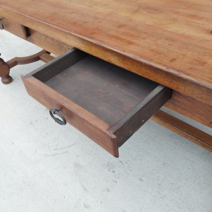 THICK ROP OAK TABLE WITH PEGGED TURNED LEGS AND 2 DRAWERS