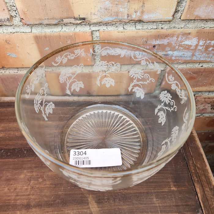 EMBOSSED GLASS SERVING BOWL