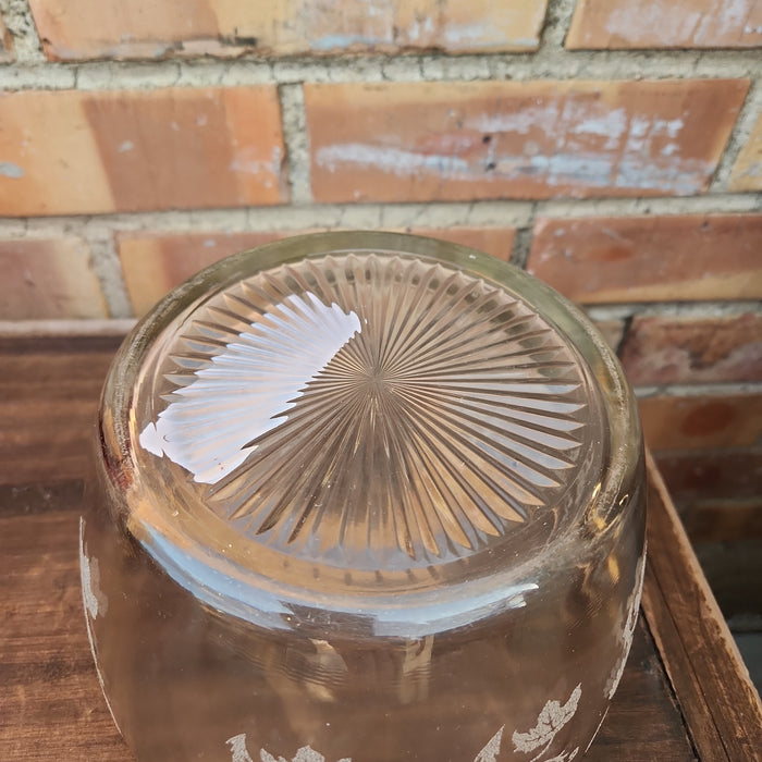 EMBOSSED GLASS SERVING BOWL