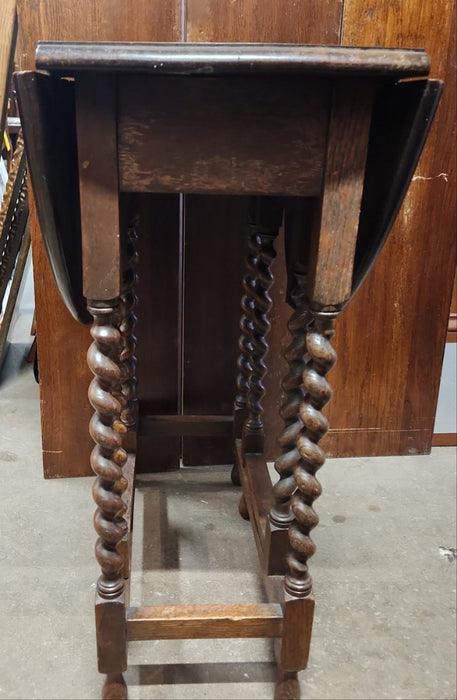 CARVED TOP BARLEY TWIST OAK DROPLEAF TABLE