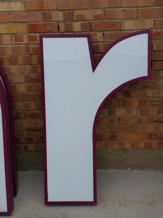 CHANNEL LETTER r