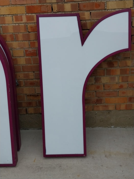 CHANNEL LETTER r