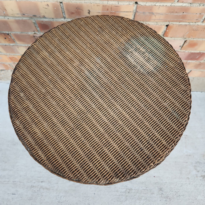 SMALL ROUND LLYOD LOOM WICKER TABLE