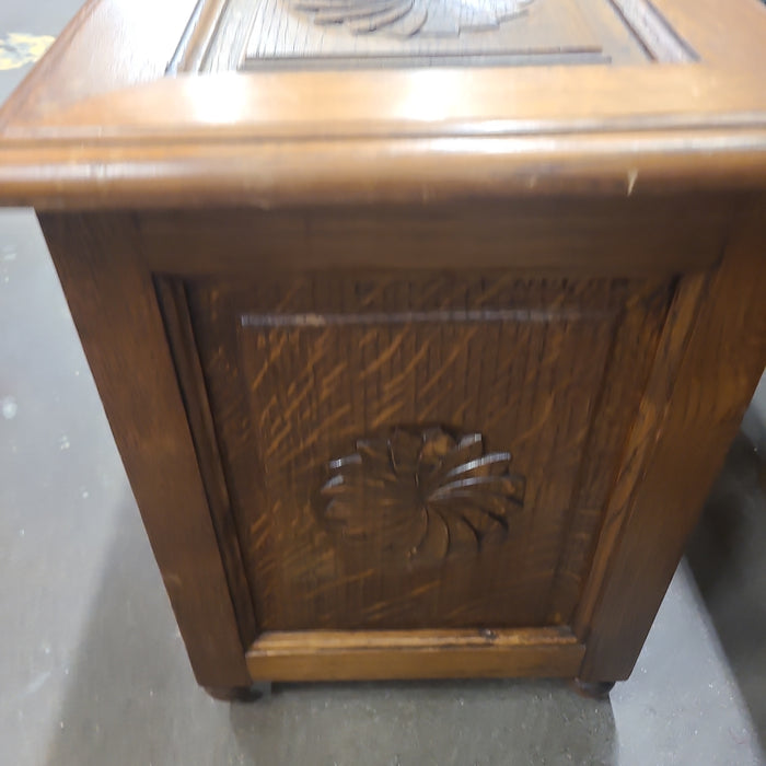 CARVED FLORETTE NARROW OAK COFFER