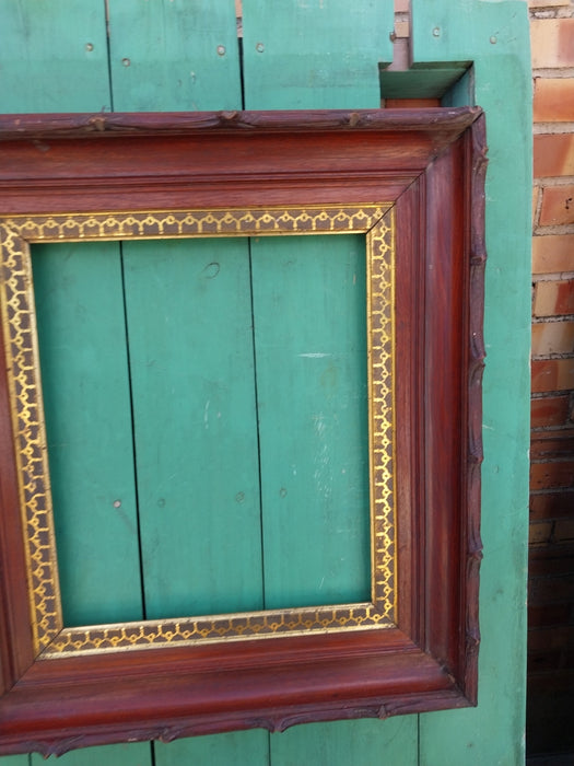 19TH CENTURY CARVED TWIG BORDER WITH GILT FILLET