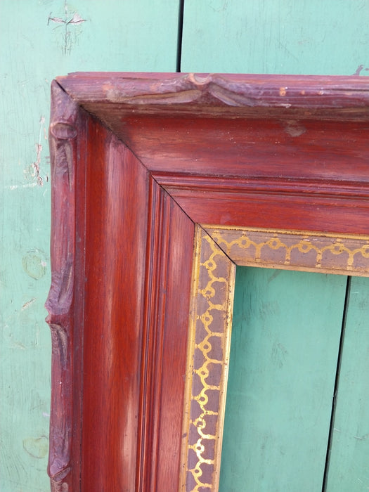 19TH CENTURY CARVED TWIG BORDER WITH GILT FILLET