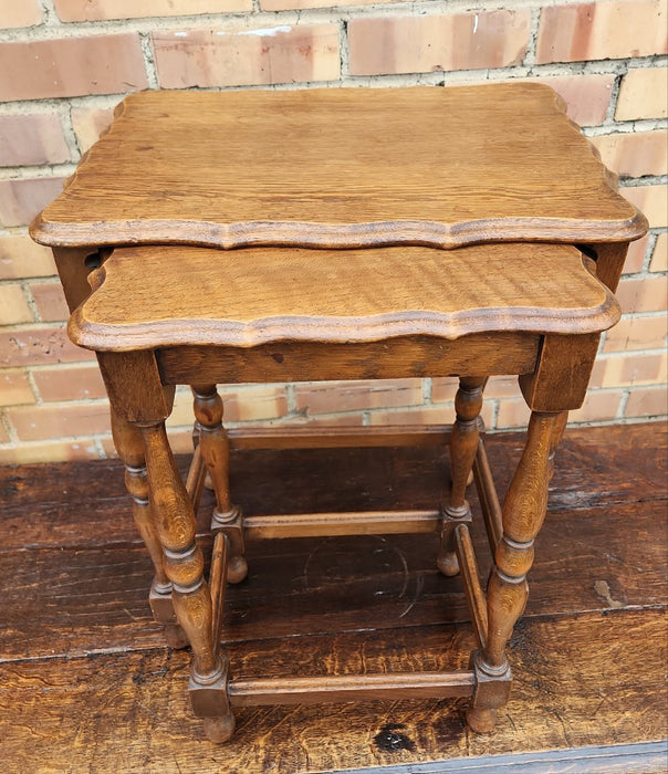 SET OF 2 BALUSTER TURNED OAK NESTING TABLES